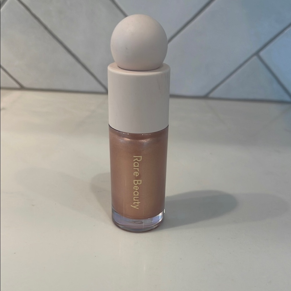 Rare Beauty Liquid Highlighter - mesmerize